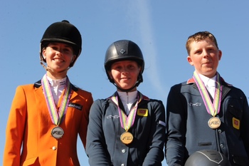 BRITISH PONY RIDERS WIN GOLD & BRONZE IN FONTAINEBLEAU BRITISH PONY RIDERS WIN GOLD & BRONZE IN FONTAINEBLEAU
